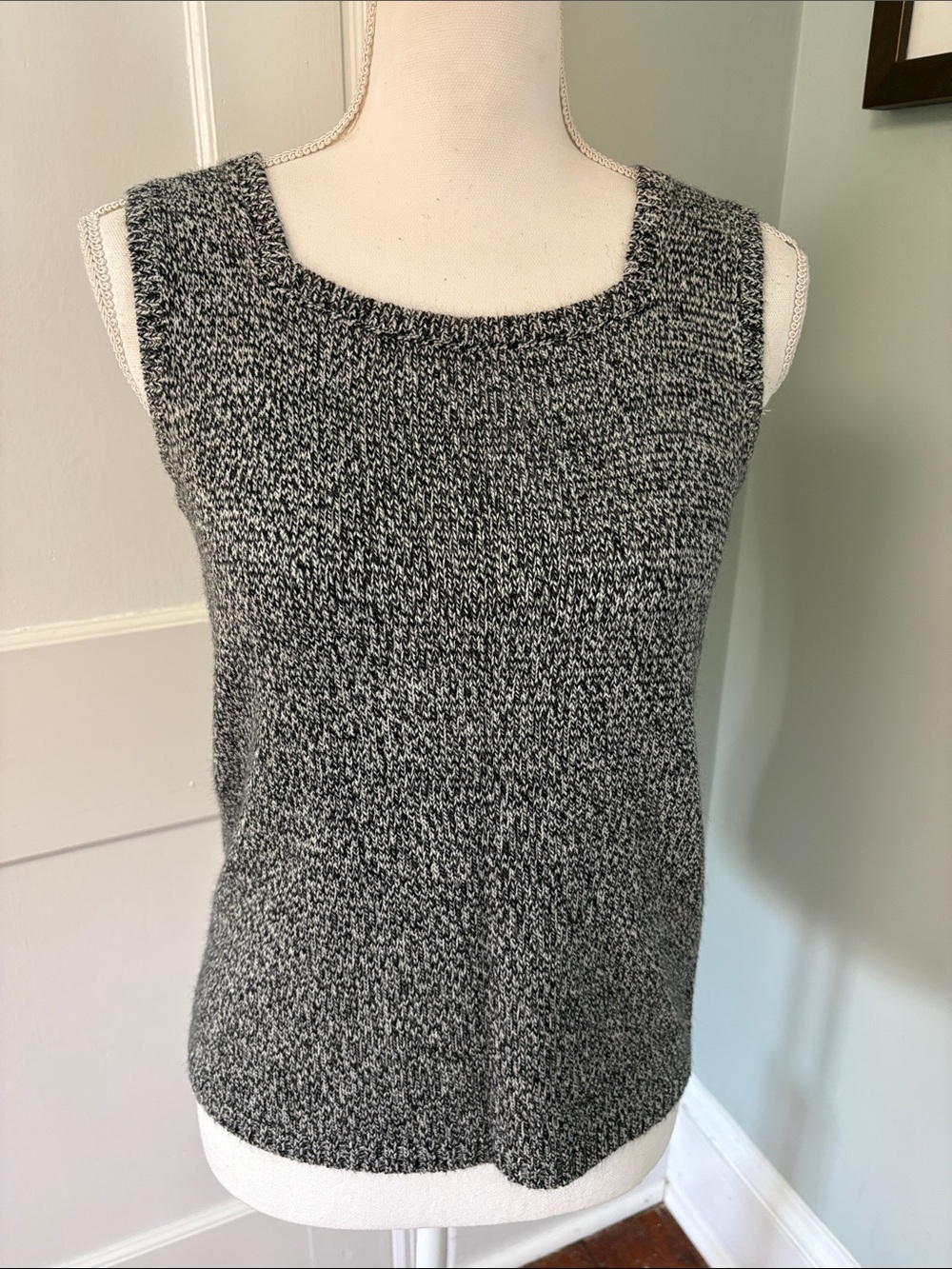 Vintage Sleeveless Knit Tank Top Black & White Marled Size Small 1990s